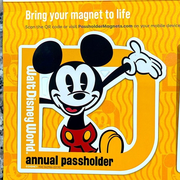 Walt Disney World Passholder Magnet. - Picture 1 of 1